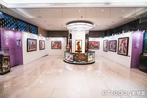 ▲《蠟筆之華》展覽現場，畫作圍繞信仰主題，以蠟筆筆觸細膩描繪人與神的深層情感。（圖／記者游瓊華翻攝）