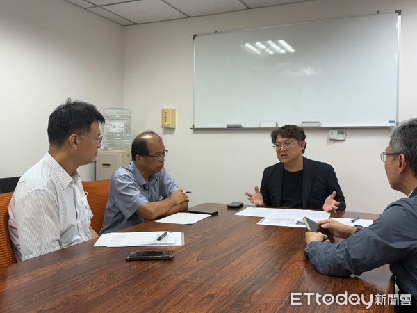 ▲▼  立委黃建賓前往南迴地區了解災情，並與交通部公路局、經濟部水利署舉行會議爭取排水改善。      。（圖／國民黨立委黃建賓辦公室提供）
