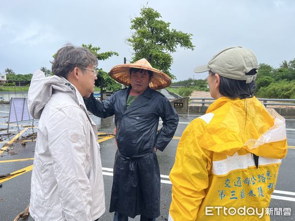 ▲▼  立委黃建賓前往南迴地區了解災情，並與交通部公路局、經濟部水利署舉行會議爭取排水改善。      。（圖／國民黨立委黃建賓辦公室提供）