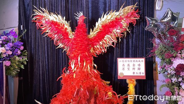 ▲▼費玉清打造鳳凰祝賀江蕙。（圖／記者翁子涵攝）