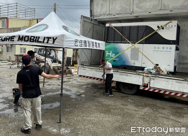 ▲吳修齊基金會與南紡購物中心各捐千萬援助台南災後重建，展現企業社會責任。（記者林東良翻攝）
