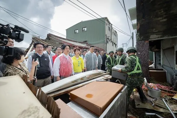 ▲▼丹娜絲颱風重創中南部地區，總統賴清德赴台南勘災。（圖／總統府提供）