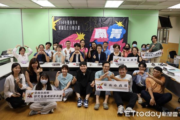 ▲台南市2025年青年審議民主行動計畫正式啟動，局處與業師雙軌輔導團隊落實公共參與。（記者林東良翻攝，下同）
