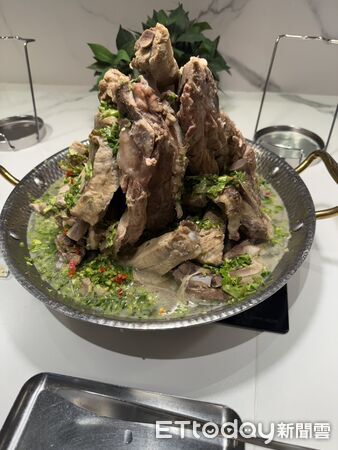 ▲▼  嘉義福容voco酒店暑假期間推出東南亞料理節 酸辣開胃、宮殿打卡一次滿足   。（圖／記者翁伊森攝）