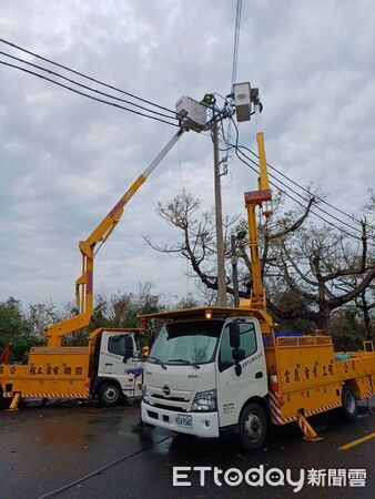 ▲總統賴清德11日前往台南七股、學甲等災區勘災，勉勵台電同仁堅守第一線復電。（記者林東良翻攝，下同）