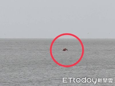 漲潮來不及跑！2釣客受困芳苑離岸500米海中　搶救畫面曝光