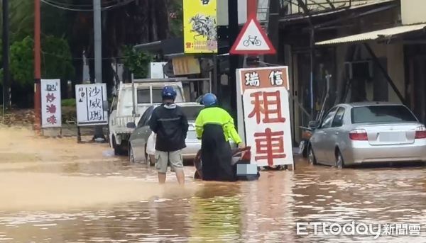 ▲▼金門11日暴雨不斷，創下21年來單日最高降雨量。（圖／記者林名揚翻攝)