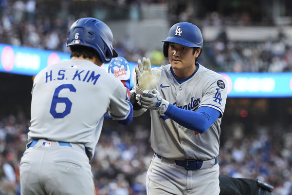 ▲大谷翔平以約170.6公里初速、125公尺飛行距離轟出全壘打，成首位將球擊入麥考維灣（McCovey Cove）的日本選手。 （圖／達志影像／美聯社）
