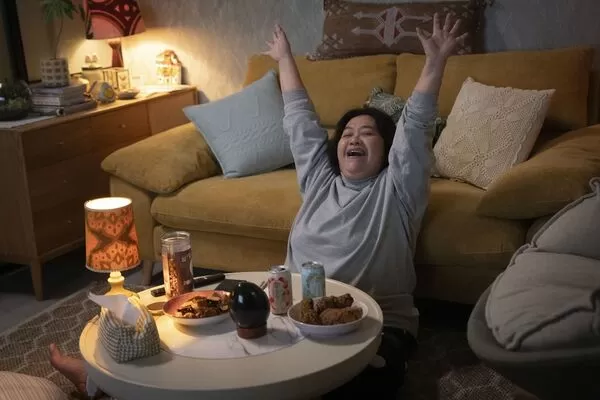 ▲《拜六禮拜》丁寧、孫淑媚的感情都有新進展。（圖／公視台語台、華視提供）