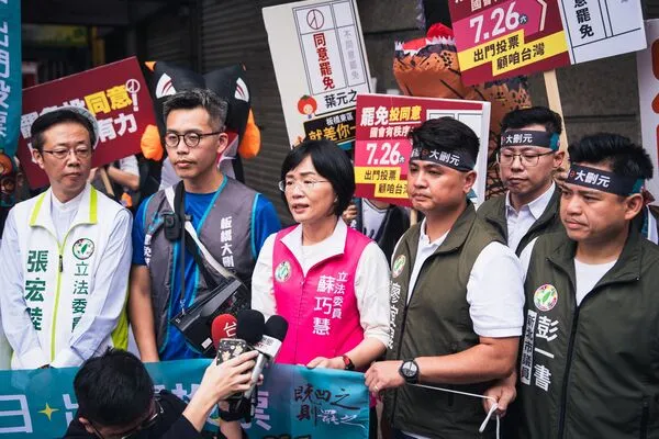 ▲▼ 蘇巧慧率新北黨公職赴板橋掃街。（圖／蘇巧慧國會辦公室提供）