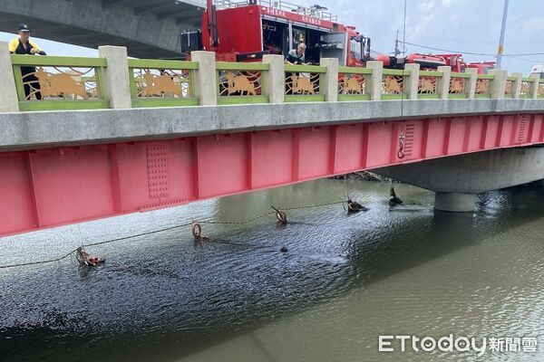 ▲彰化埔鹽鄉驚傳有中年男子落水，警消全力搜尋。（圖／民眾提供）