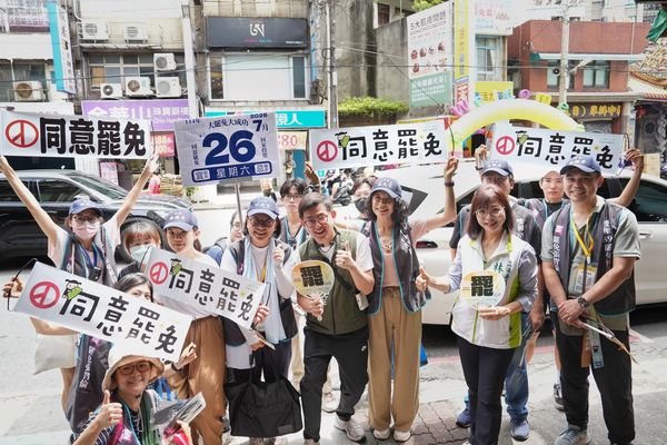 ▲▼民進黨新北市議員卓冠廷與立委林淑芬出席新北雙和罷團活動。（圖／翻攝自Facebook／卓冠廷）