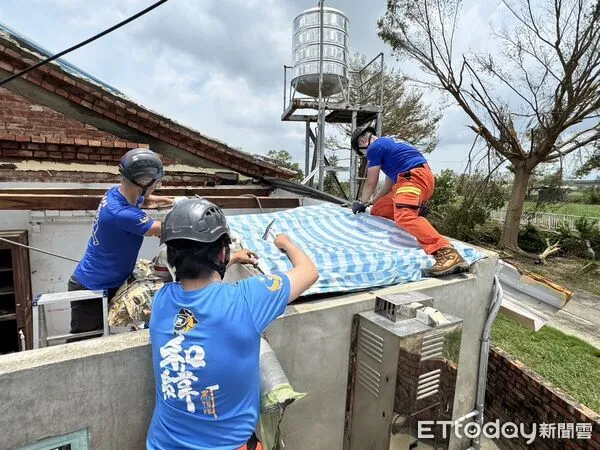 ▲台南義消150人挺進六區災區，汗水與雙手成為家園重建的基石。（記者林東良翻攝，下同）