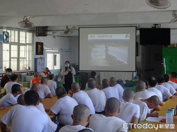 ▲警入獄宣導強化受刑人對酒駕風險的警覺心。（圖／記者楊晨東翻攝）