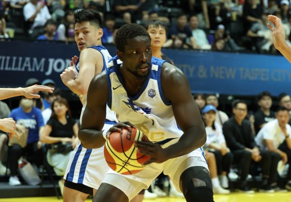 ▲瓊斯盃中華白隊谷毛唯嘉、林現惟、丁恩迪。（圖／中華籃協提供）