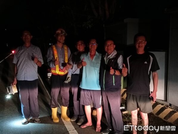 ▲台電復電工程邁入倒數階段，搶修人員深夜持續作業，全力衝刺最後一哩路。（記者林東良翻攝，下同）