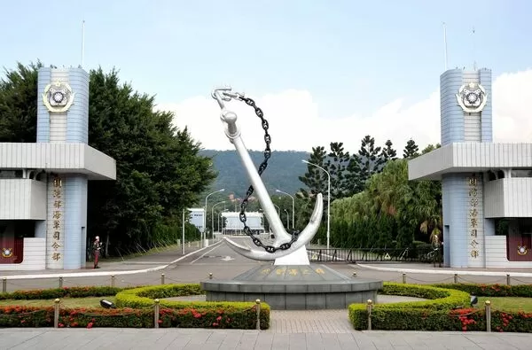 目前在海軍司令部服務的孫姓士官長因公發生車禍，導致腰椎受傷，需長期休養及復健，卻被長官刁難。（翻攝畫面）