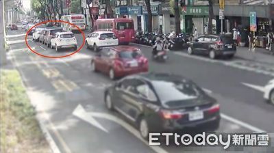 板橋4車追撞！疑未保持車距釀禍　1男1女送醫無大礙