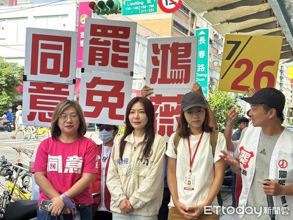 ▲▼民進黨立委陳培瑜、吳沛憶與罷團山除薇害到長春市場掃街。（圖／記者詹詠淇攝）