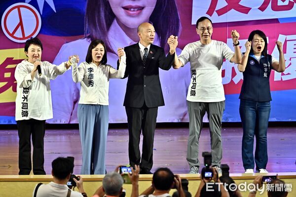 ▲盧秀燕、朱立倫、韓國瑜同台「三星拱月」聲援李彥秀  。（圖／記者李毓康攝）