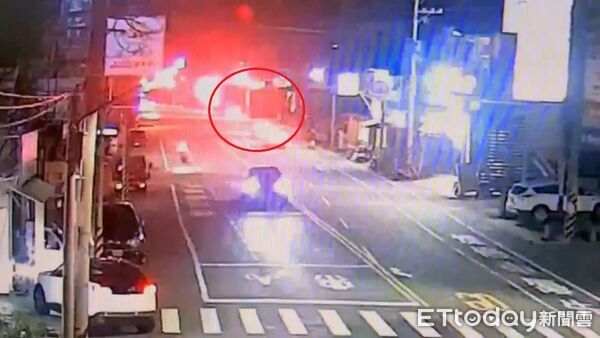 ▲▼   台南安南區安和路與永安路口車禍      。（圖／記者林東良翻攝）