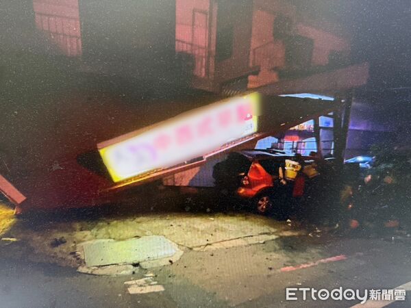 ▲▼   台南安南區安和路與永安路口車禍      。（圖／記者林東良翻攝）