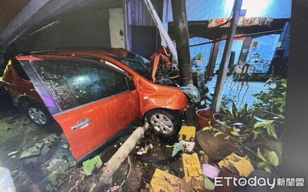 ▲▼   台南安南區安和路與永安路口車禍      。（圖／記者林東良翻攝）