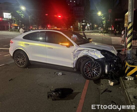 ▲▼賴男酒駕闖紅燈撞爛保時捷。（圖／記者游瓊華翻攝)