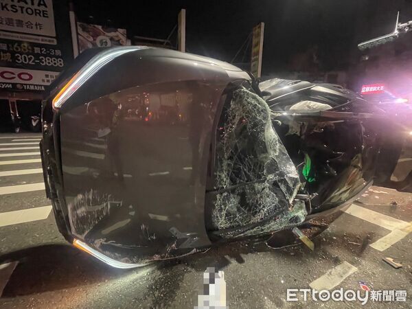 ▲▼台南13日凌晨發生一起車禍。（圖／記者林東良翻攝)