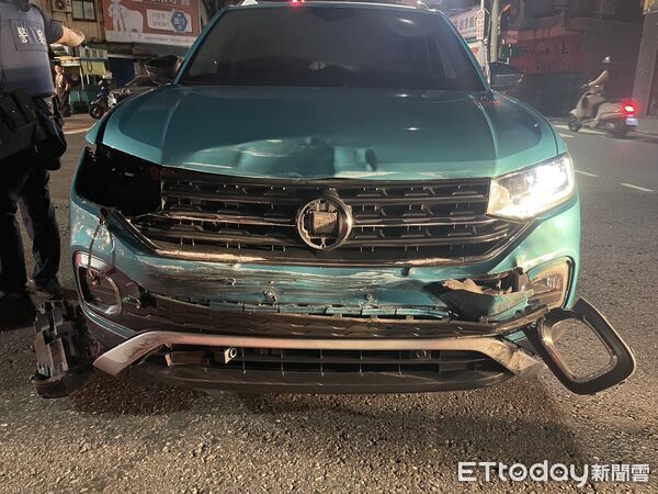 ▲▼台南13日凌晨發生一起車禍。（圖／記者林東良翻攝)