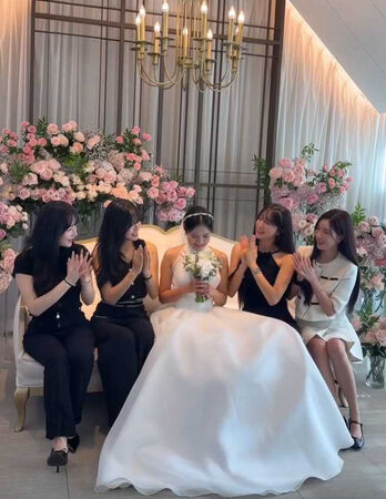安芝儇正妹經紀人Sharon結婚了。（圖／翻攝自IG＠wlgus2qh）