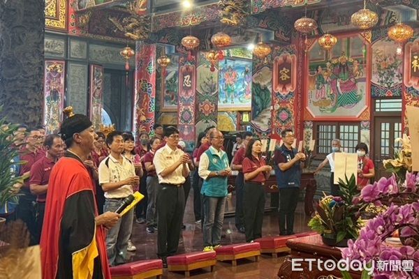 ▲▼祈求地方安寧、災禍遠離，並為同仁出勤執勤祈福。（圖／記者楊熾興翻攝）