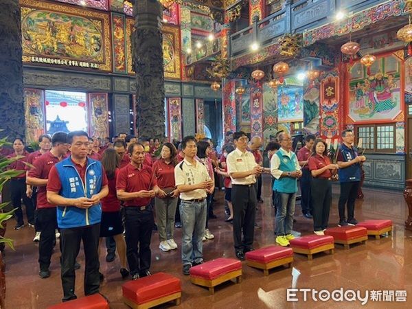 ▲▼祈求地方安寧、災禍遠離，並為同仁出勤執勤祈福。（圖／記者楊熾興翻攝）
