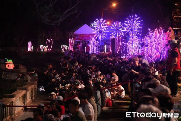 ▲▼花蓮FUN暑假活動開幕晚會，花蓮縣長徐榛蔚偕同立法委員傅崐萁等貴賓共同揭開序幕。（圖／花蓮縣政府提供，下同）