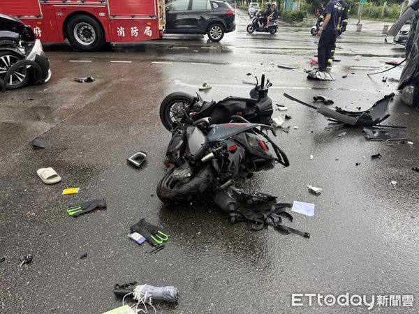 ▲台中市區暴雨，環中路傳車禍，男騎士腳斷送醫。（圖／記者游瓊華攝）
