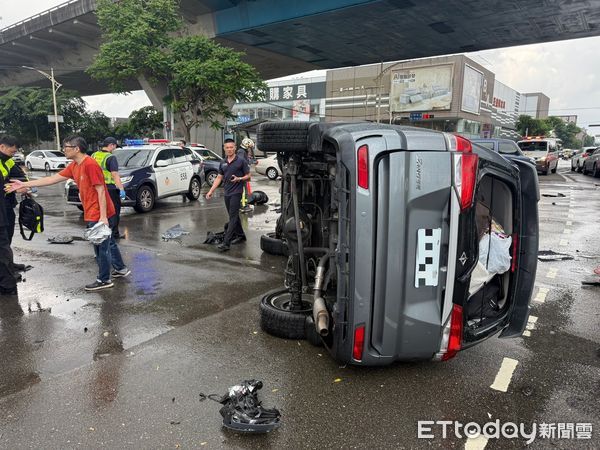 ▲台中市區暴雨，環中路傳車禍，男騎士腳斷送醫。（圖／記者游瓊華攝）