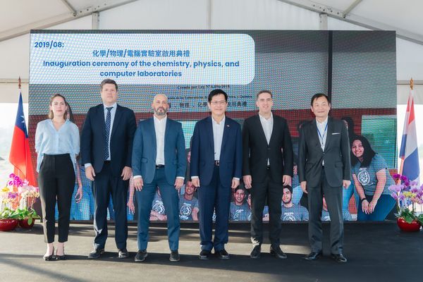 ▲▼外交部長林佳龍和巴拉圭資通訊科技部畢亞德(Gustavo Villate)部長共同視察台巴科技大學（UPTP）預定校區。（圖／翻攝林佳龍臉書）