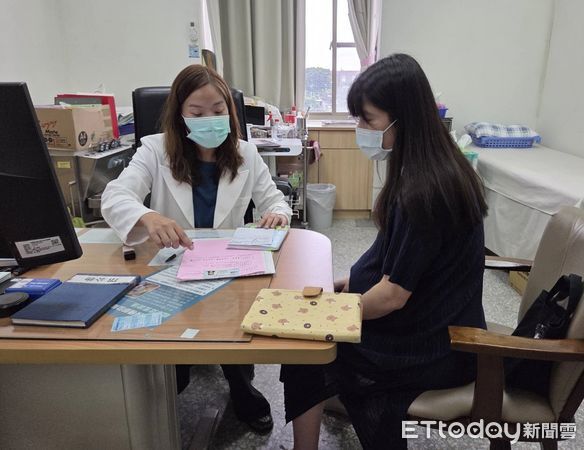 ▲▼醫護向孕婦宣導接種RSV疫苗是有效預防新生兒感染呼吸道融合病毒的最佳策略。（圖／花蓮衛生局提供，下同）