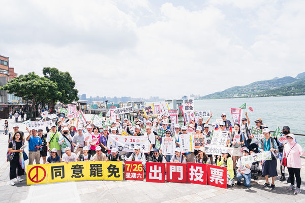 ▲▼民進黨新北市黨部主委、立委蘇巧慧和在地新北市議員鄭宇恩今（13）日共同出席公民團體「守護淡水大遊行」活動，隨後與民進黨副秘書長何博文、新北市議員卓冠廷一同在街頭宣講。（圖／民進黨新北市黨部提供）