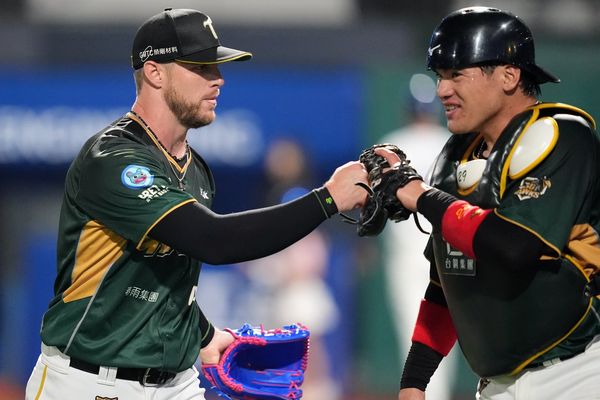 ▲張肇元（右）搭後勁（左）締造不敗神話。（圖／台鋼雄鷹提供）