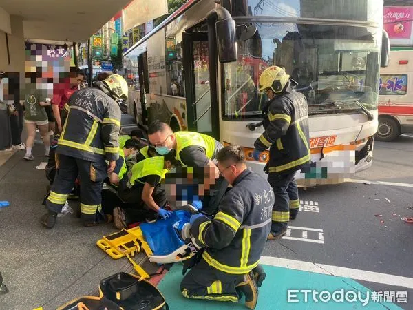 ▲新北中和發生4車車禍事故，女騎士命危送醫。（圖／記者陸運陞攝）