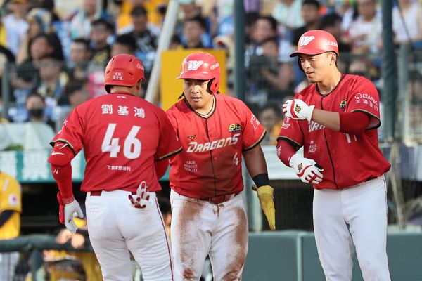 ▲劉基鴻、艾璞樂 。（圖／味全龍提供）