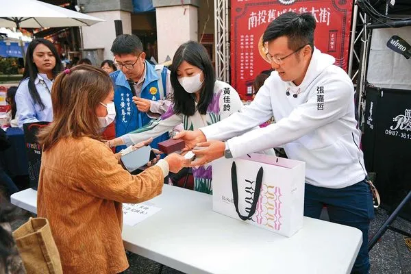 地方人士透露，黃佳鈴常參加市公所舉辦的公益活動，卻甚少在地方聚會現身。（翻攝張嘉哲臉書）