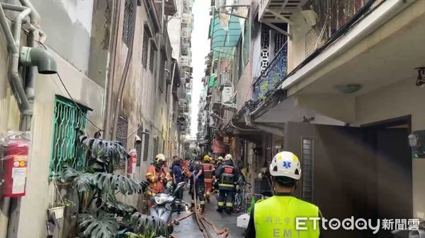 ▲新北市三重火警釀1死1傷，起火原因待查。（圖／記者黃彥傑翻攝，下同）