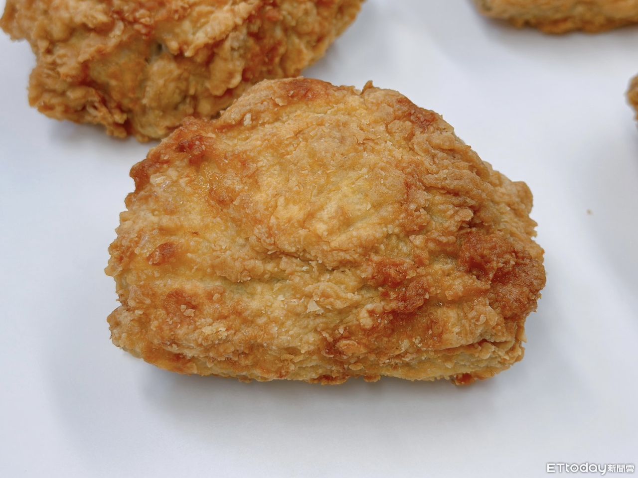 外送點麥脆雞「驚見5公分銀棒」 麥當勞致歉:尚難判定原因