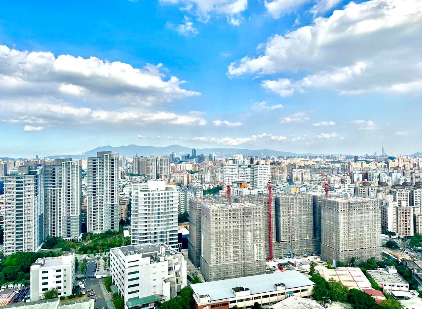 新北九大重劃區預售和成屋價差比一比 仁義價差近30萬元！（圖／永慶房產集團提供）