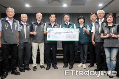 首廟天壇捐300萬助台南風災重建 黃偉哲頒狀感謝:宗教界典範