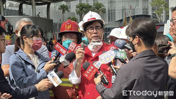 ▲▼高雄電池工廠火警！3消防員灌救遭炸傷　陳其邁下令全面停工。（圖／記者吳世龍攝）