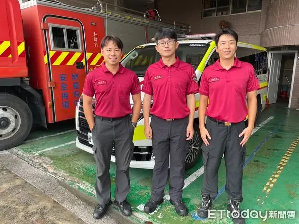 ▲台南市消防員張家傑夜市遇民眾OHCA倒地，即刻偕同由宗憲、楊順翔（左起）實施高品質CPR成功救回一命。（記者林東良翻攝，下同）