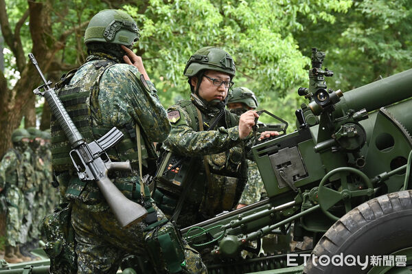 ▲▼國軍漢光41號演習，206旅後備軍人臨戰訓練，105榴砲砲操+教召員演練射擊。（圖／記者李毓康攝）